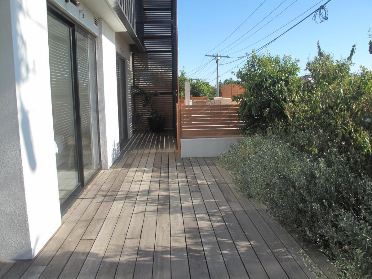Modern 3 Bedroom Apt With Free Parking, Netflix, Wifi & Welcome Wine By Bnb Pro メルボルン エクステリア 写真