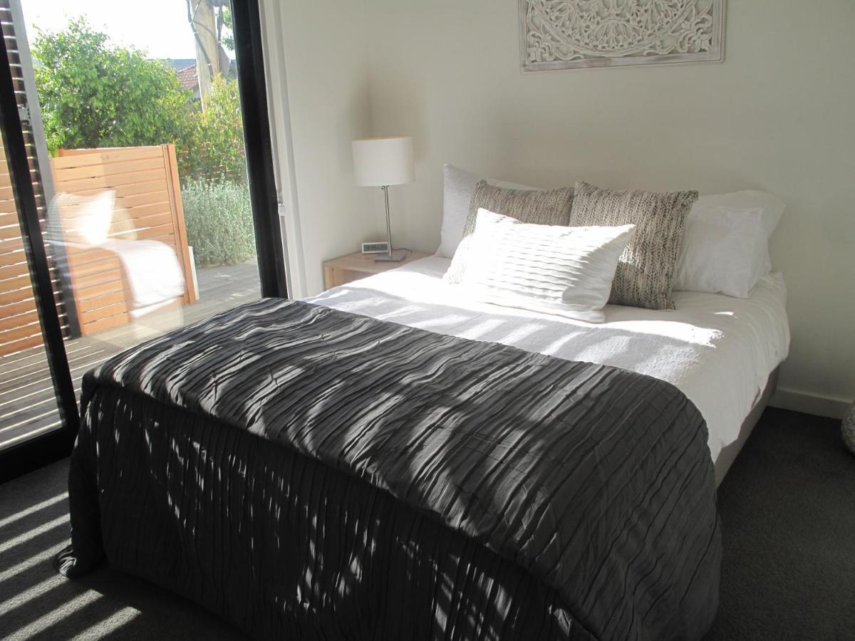 Modern 3 Bedroom Apt With Free Parking, Netflix, Wifi & Welcome Wine By Bnb Pro メルボルン エクステリア 写真
