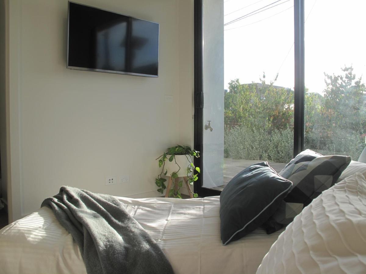 Modern 3 Bedroom Apt With Free Parking, Netflix, Wifi & Welcome Wine By Bnb Pro メルボルン エクステリア 写真