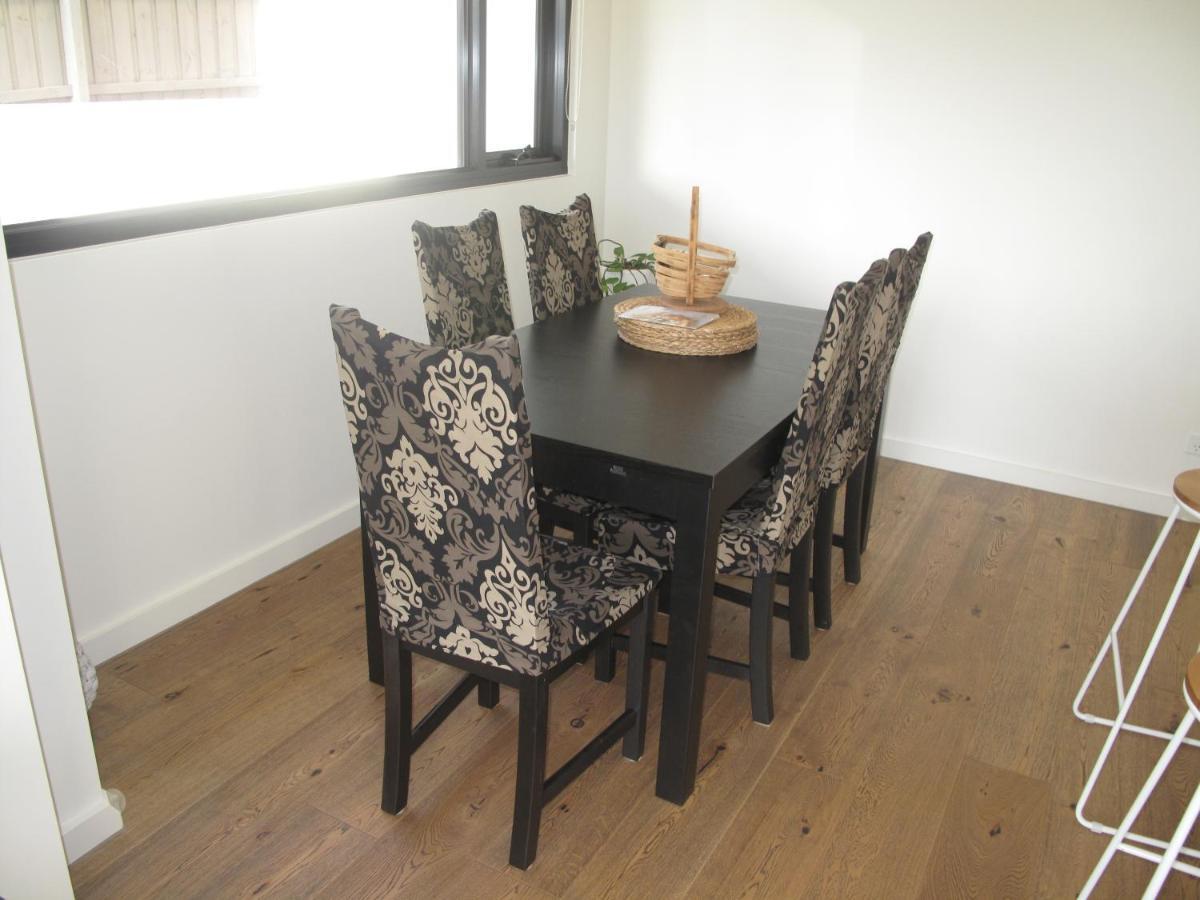Modern 3 Bedroom Apt With Free Parking, Netflix, Wifi & Welcome Wine By Bnb Pro メルボルン エクステリア 写真